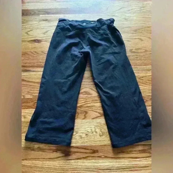 ATHLETA BALANCE WIDE CROP - BLACK  - SMALL - Picture 7 of 9